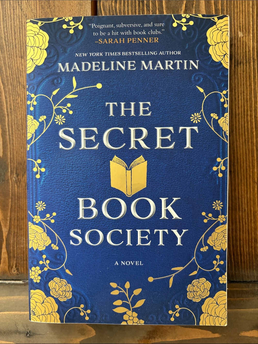 Madeline Martin - The Secret Book Society (Blue & Gold Cover)